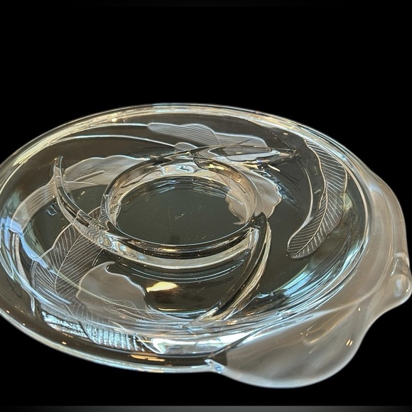 Crystal Clear Industries Frosted Calla Lily 14" Divided Chip and Dip Platter - Picture 2 of 10